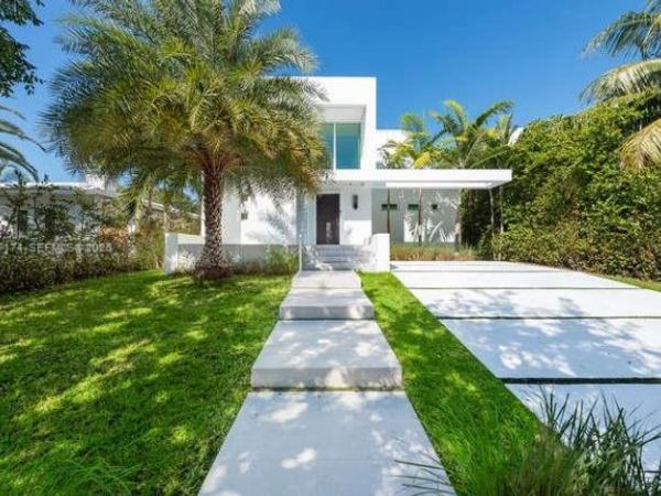 1325 Bay Dr, Miami Beach, FL 33141