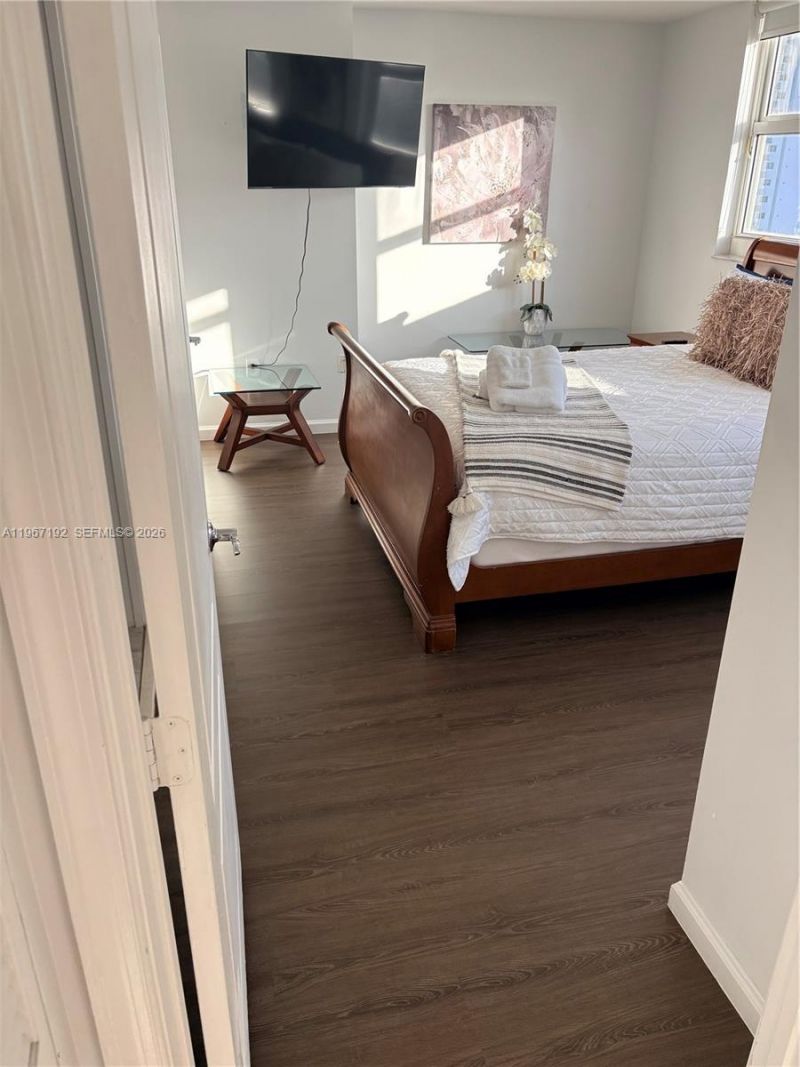 1200 Brickell Bay Dr, Unit 3923, Miami, FL 33131 Photo