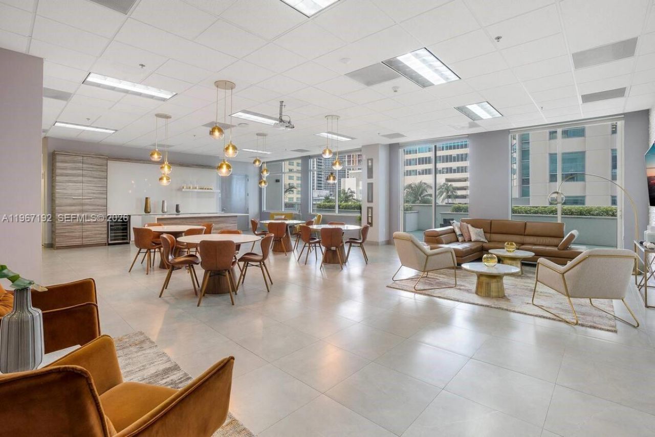 1200 Brickell Bay Dr, Unit 3923, Miami, FL 33131 Photo