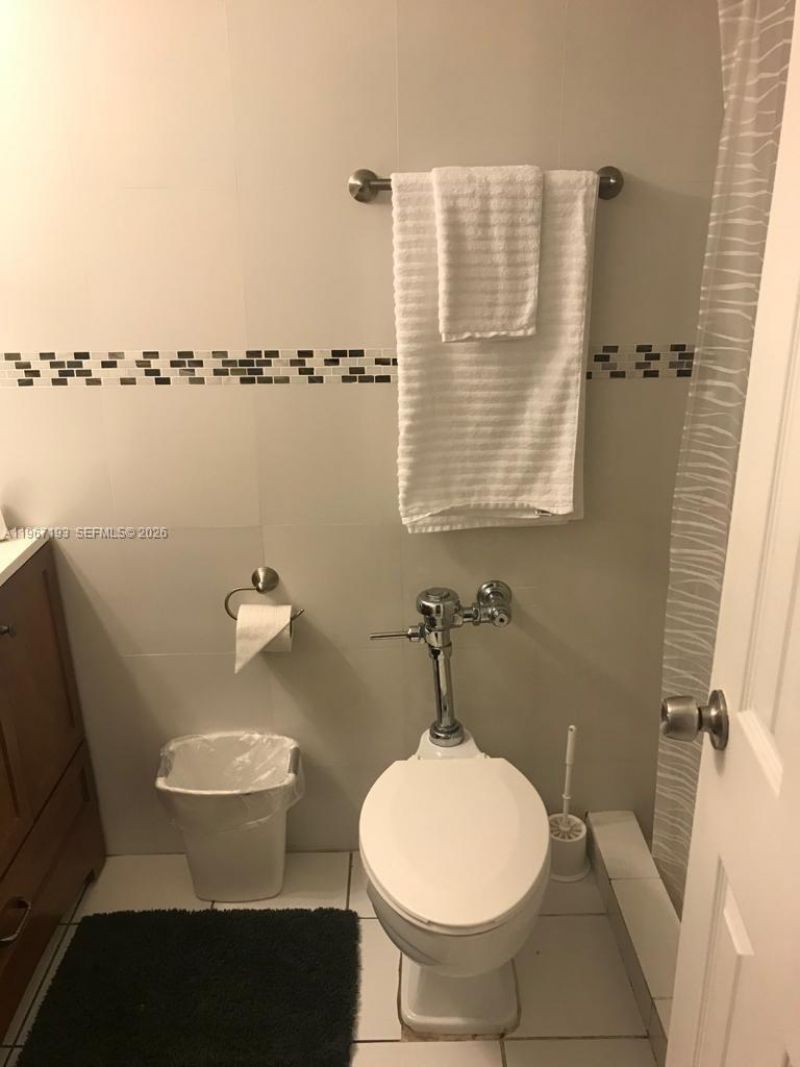 26 Diplomat Pkwy , Unit 2233, Hallandale Beach, FL 33009 Photo