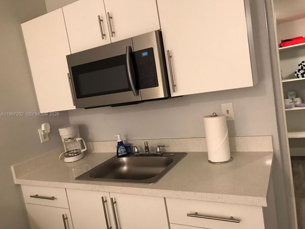 26 Diplomat Pkwy , Unit 2215, Hallandale Beach, FL 33009