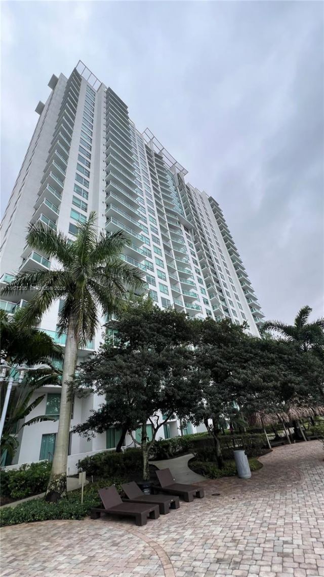 2641 N Flamingo Rd, Unit 504N, Sunrise, FL 33323 Main Photo