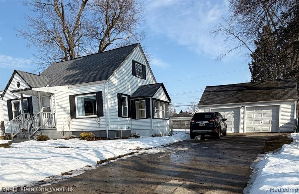 1007 Henry Street, Saint Clair, MI 48079 Main Photo