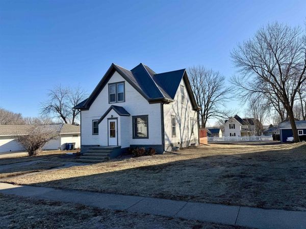 621 Harrison St, Remsen, IA 51050