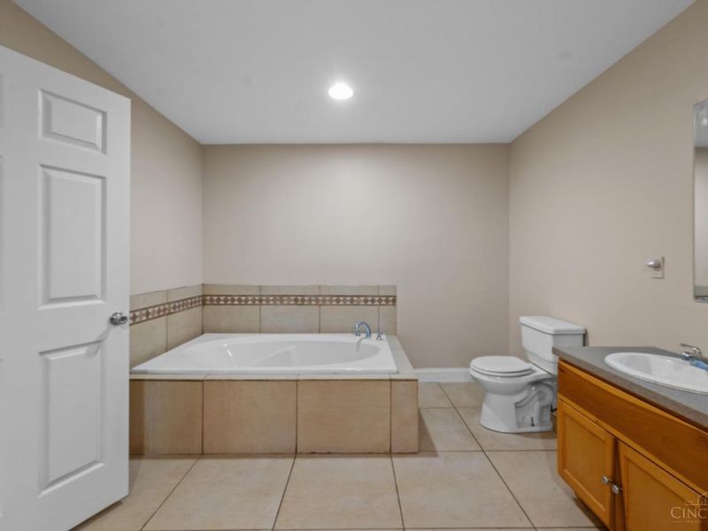 634 Chateau Drive, Union Twp, OH 45244 Photo 19