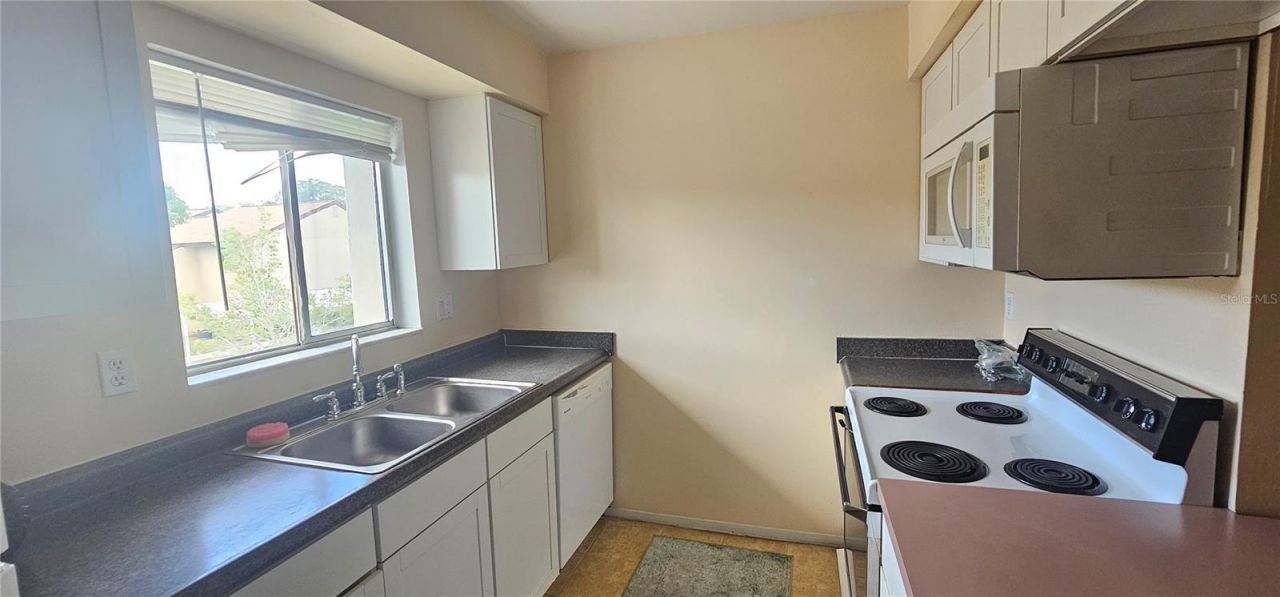 2621 Pine Lake Terrace, Unit D, Sarasota, FL 34237 Photo