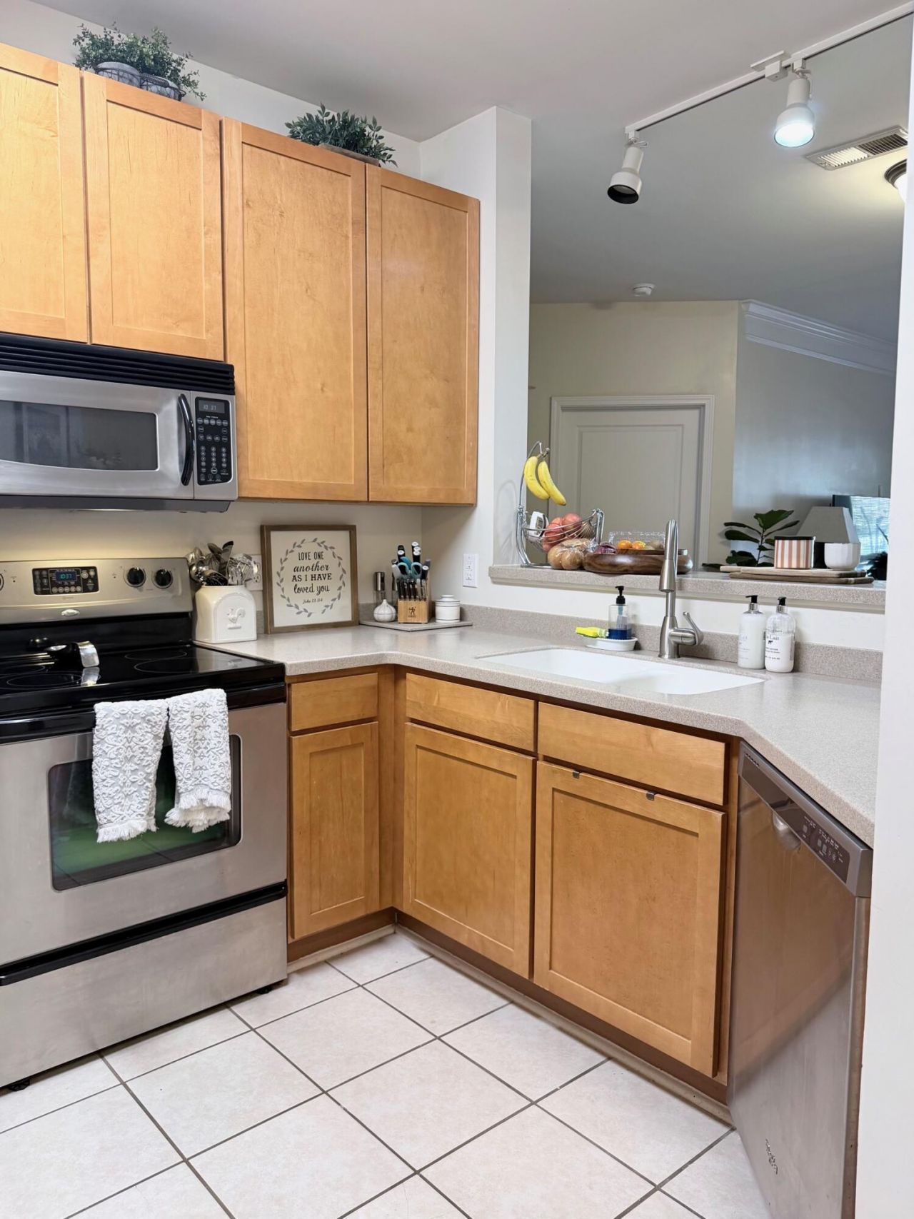 1709 Basildon Road Photo 8