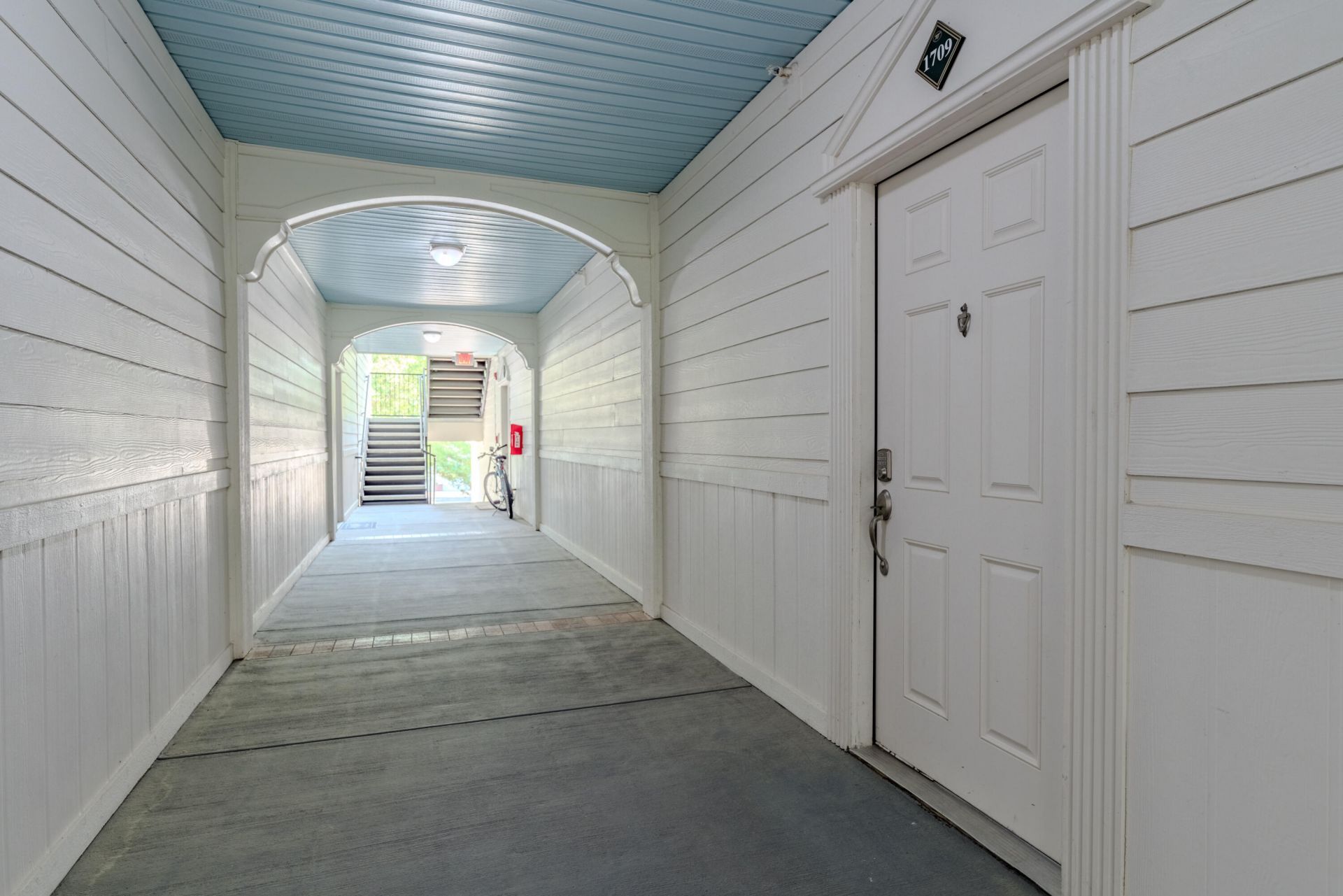 1709 Basildon Road Photo 8