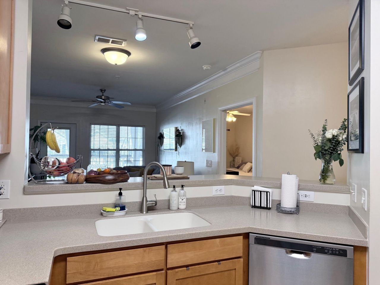 1709 Basildon Road Photo 9