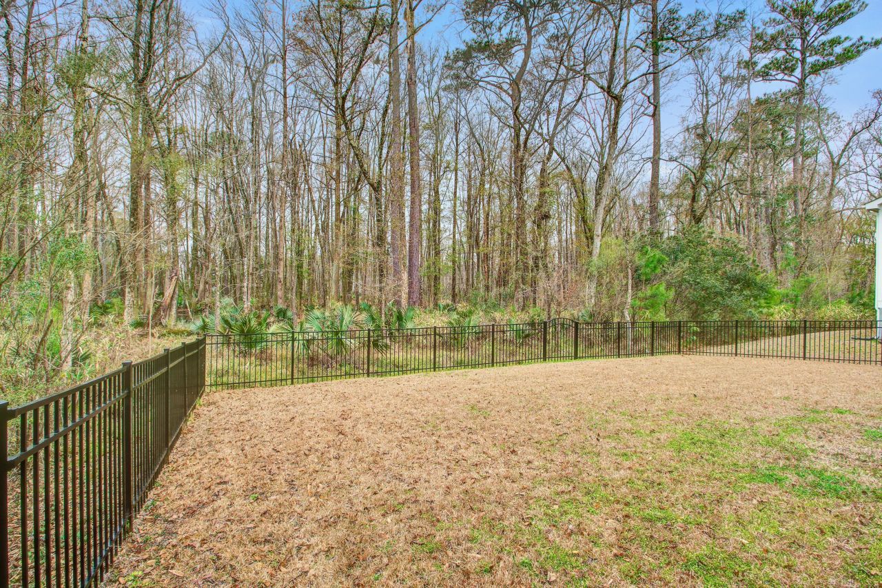 2056 Syreford Court Photo 32