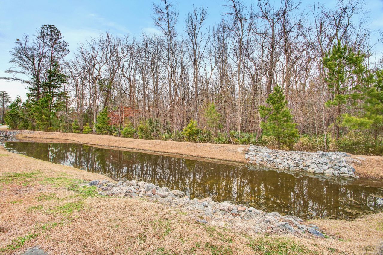 2056 Syreford Court Photo 36