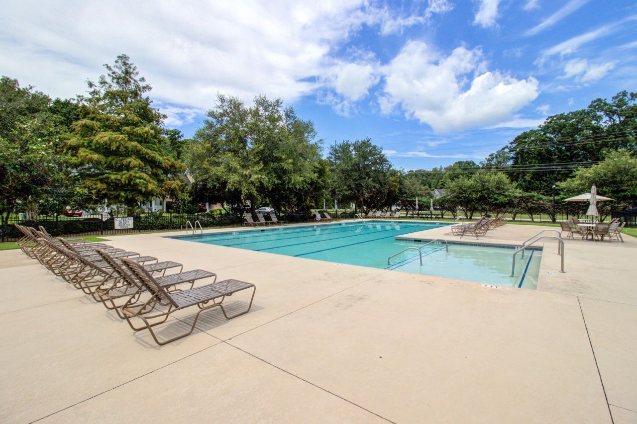 2056 Syreford Court Photo 39