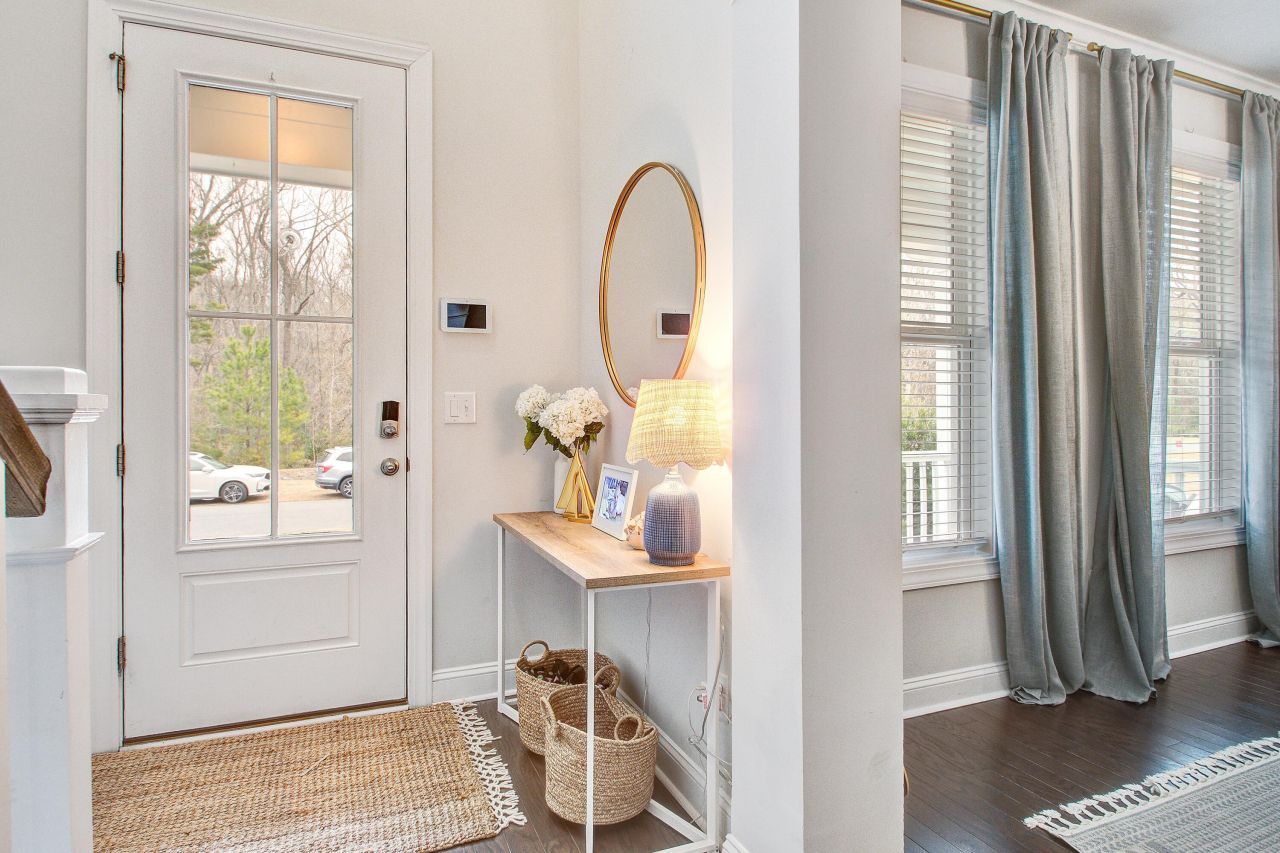 2056 Syreford Court Photo 4