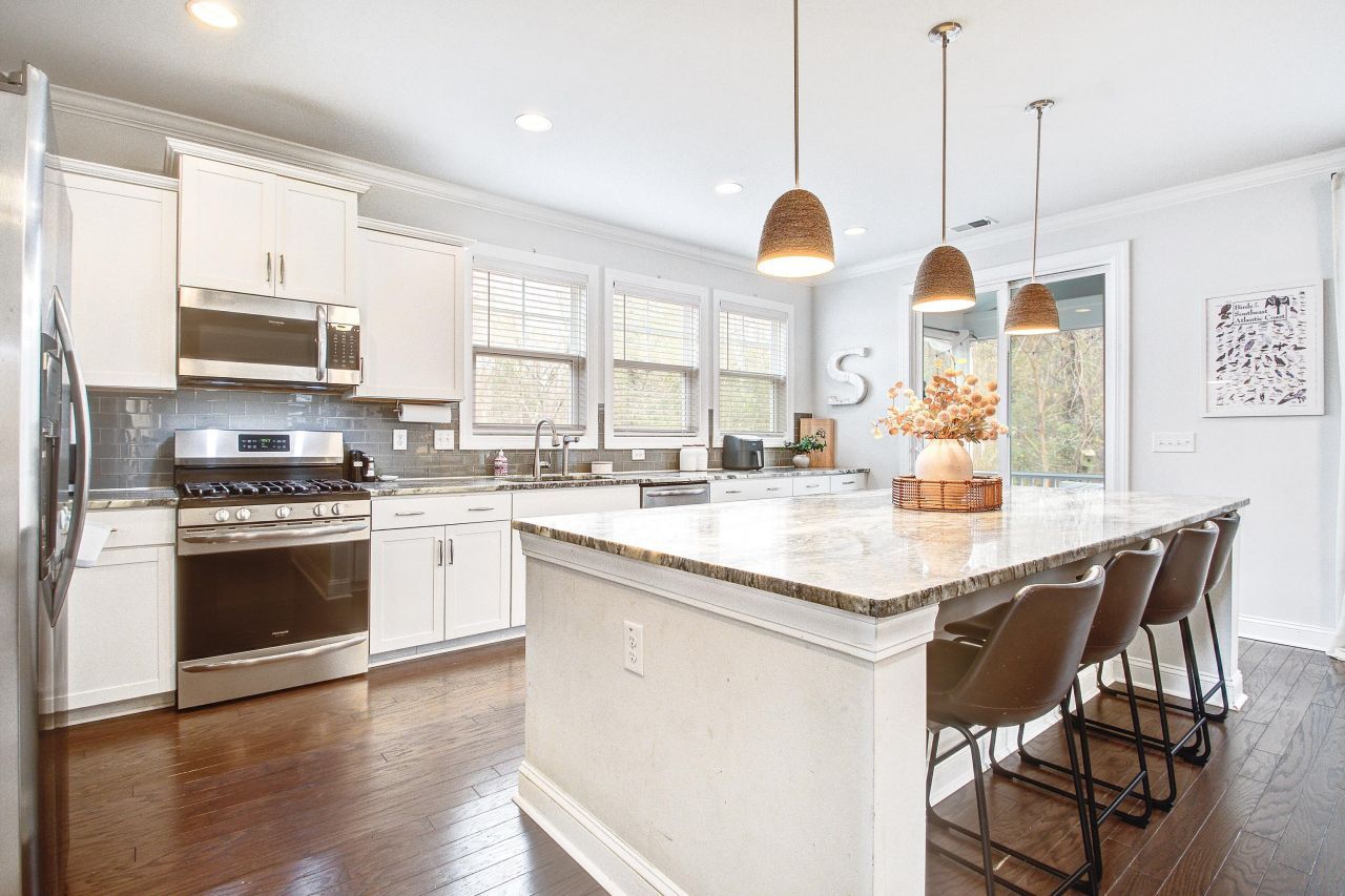 2056 Syreford Court Photo 8