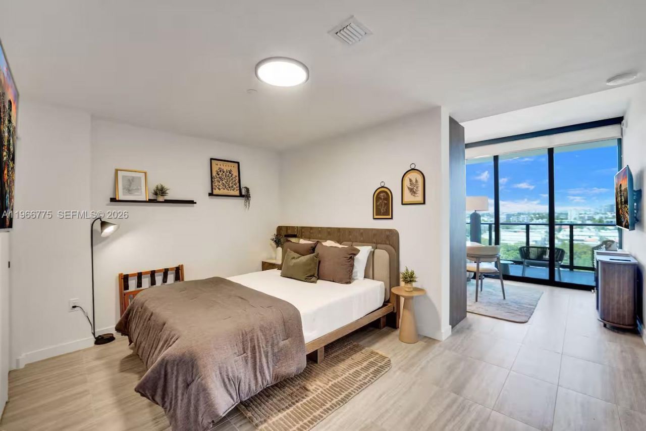 580 72nd St, Unit 705, Miami Beach, FL 33141 Photo