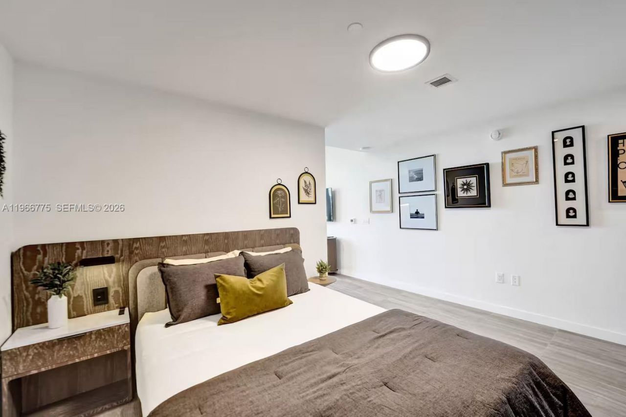 580 72nd St, Unit 705, Miami Beach, FL 33141 Photo