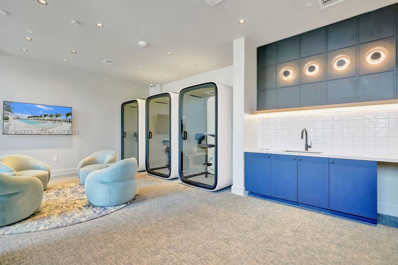 580 72nd St, Unit 705, Miami Beach, FL 33141 Photo