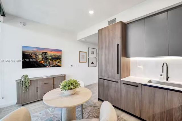 580 72nd St, Unit 705, Miami Beach, FL 33141 Photo