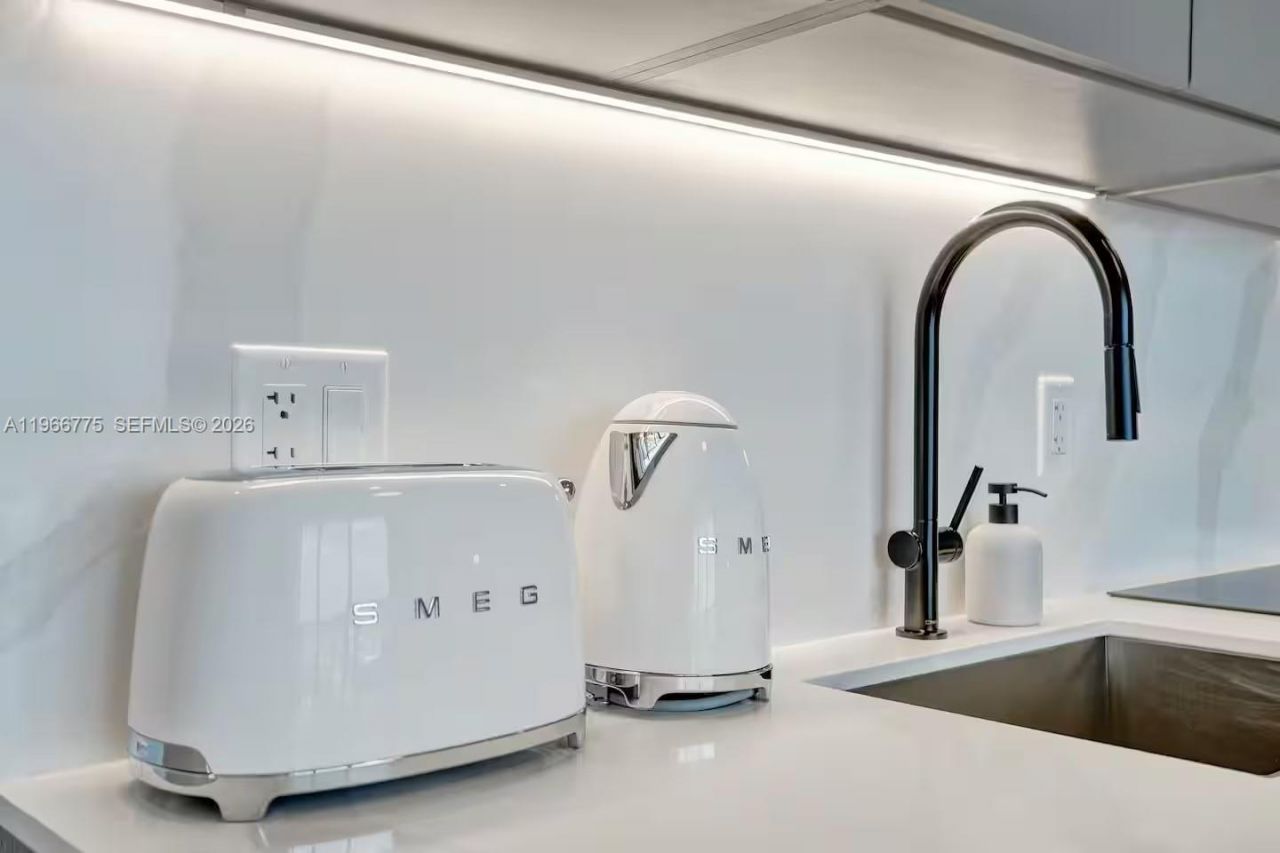 580 72nd St, Unit 705, Miami Beach, FL 33141 Photo