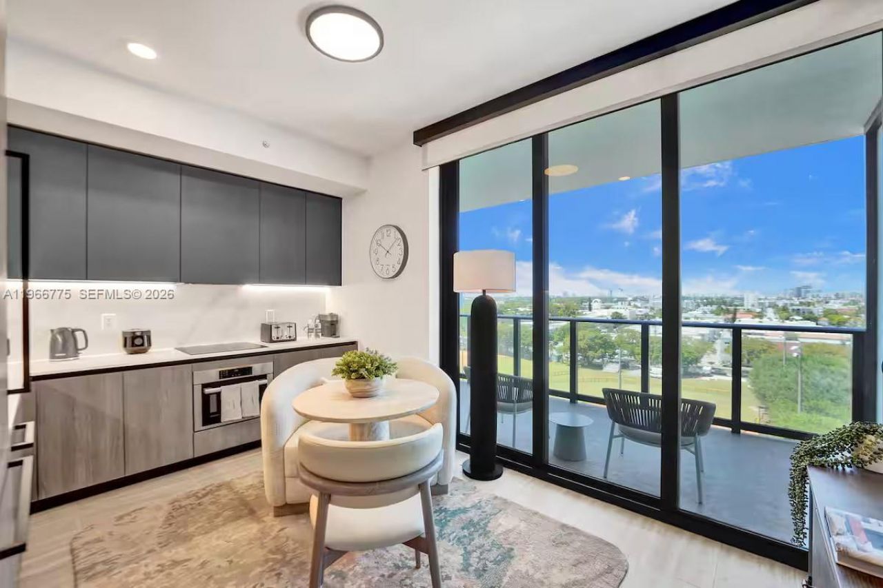 580 72nd St, Unit 705, Miami Beach, FL 33141 Photo