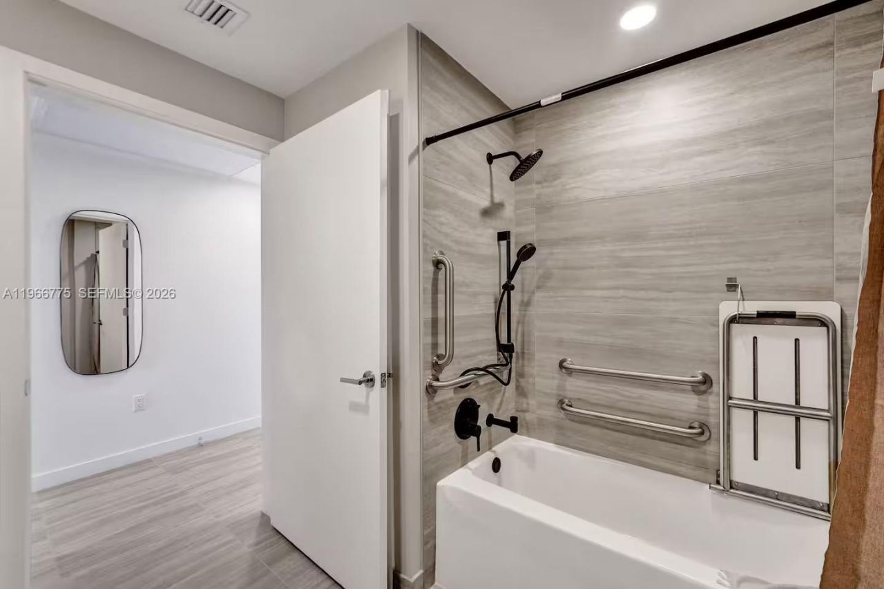 580 72nd St, Unit 705, Miami Beach, FL 33141 Photo