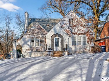 5824 Nicholas Street, Omaha, NE 68132