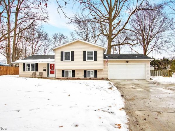 9559 Driftwood Drive, Olmsted Falls, OH 44138