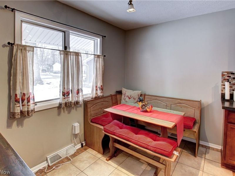 9559 Driftwood Drive, Olmsted Falls, OH 44138 Photo 7