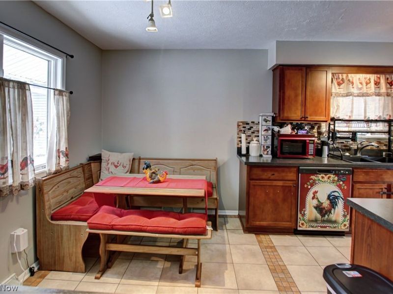 9559 Driftwood Drive, Olmsted Falls, OH 44138 Photo 8