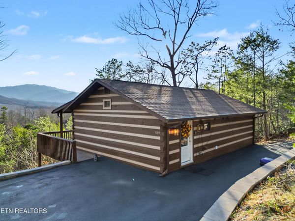 939 Vixen Run, Gatlinburg, TN 37738