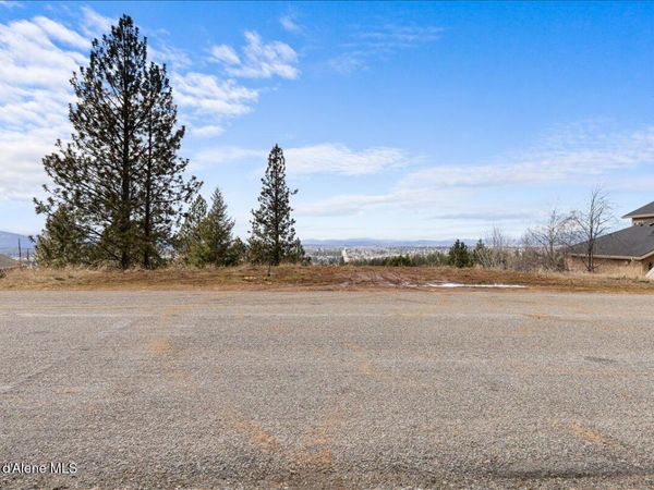 1985 E Grandview DR, Coeur d'Alene, ID 83815