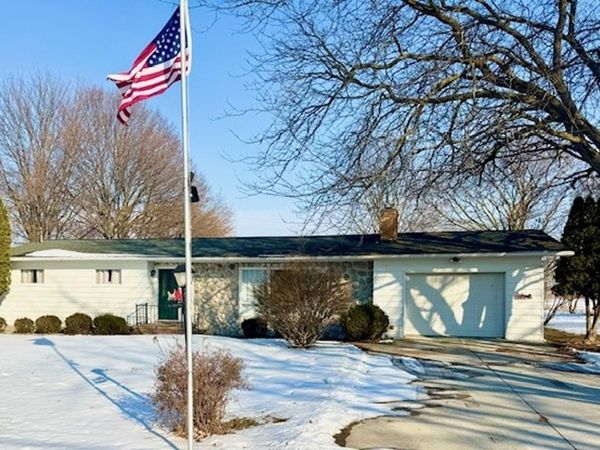 1307 State Road S, Ithaca, MI 48847