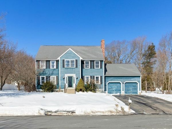 1 Maura Elizabeth Ln, Foxboro, MA 02035