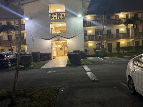 NE 14TH AVE 16790, Unit 109, North Miami Beach, FL 33162