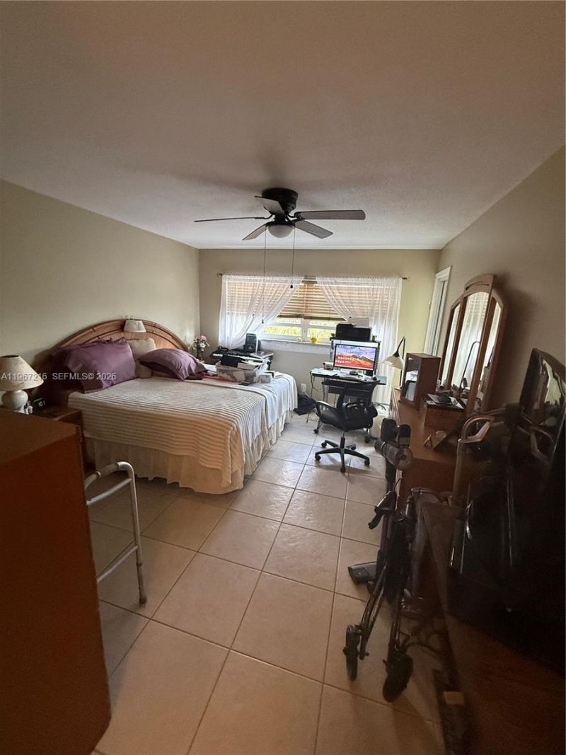 700 NE 14th Ave, Unit 409, Hallandale Beach, FL 33009 Photo