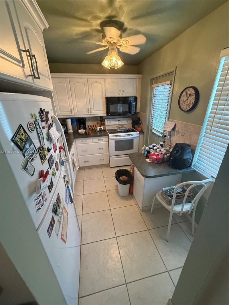 700 NE 14th Ave, Unit 409, Hallandale Beach, FL 33009 Photo