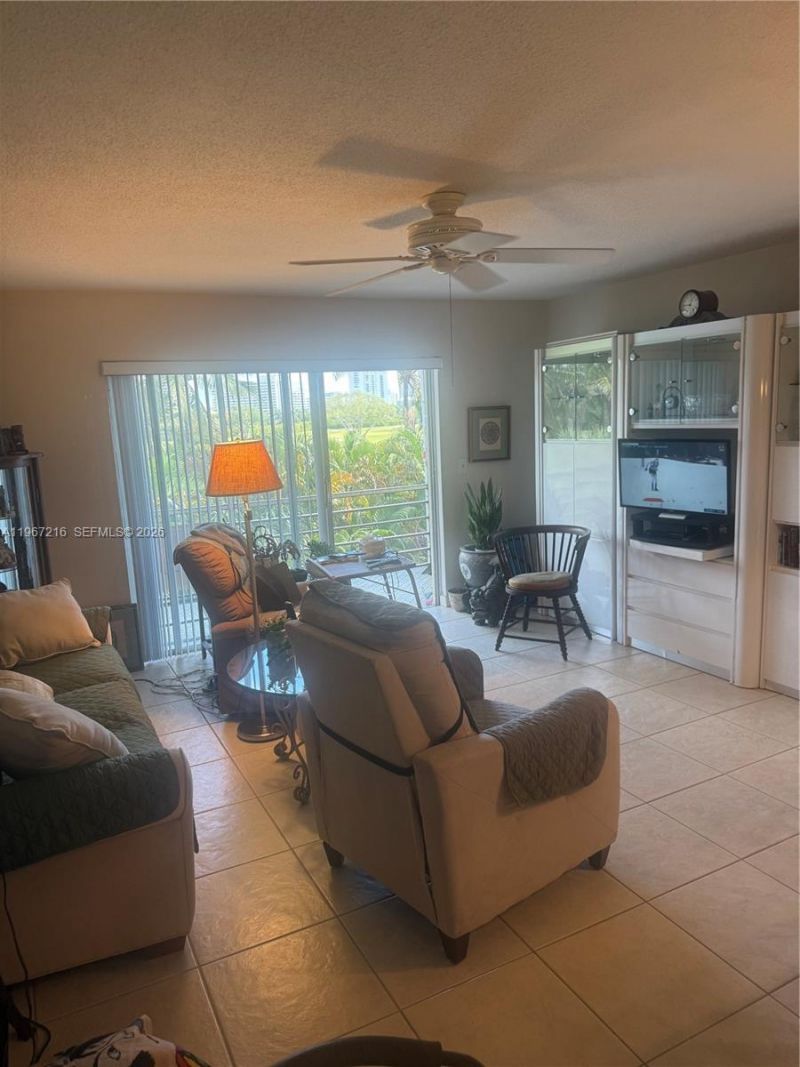 700 NE 14th Ave, Unit 409, Hallandale Beach, FL 33009 Photo
