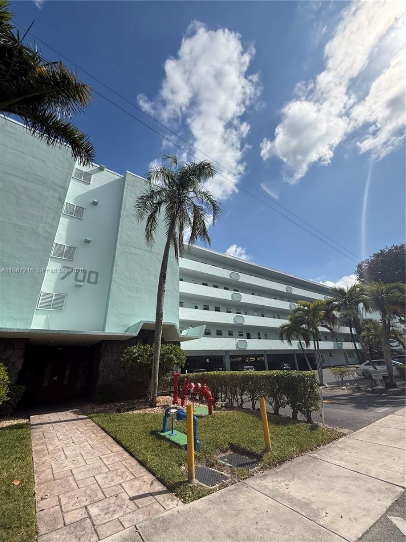 700 NE 14th Ave, Unit 409, Hallandale Beach, FL 33009 Photo