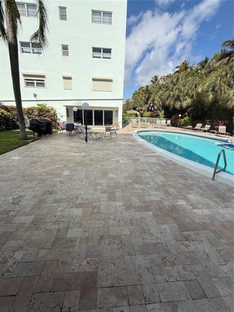 700 NE 14th Ave, Unit 409, Hallandale Beach, FL 33009 Photo