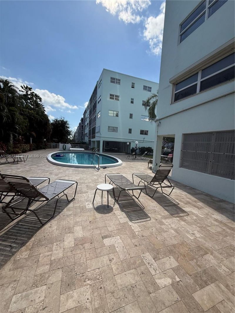700 NE 14th Ave, Unit 409, Hallandale Beach, FL 33009 Photo