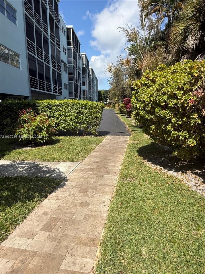 700 NE 14th Ave, Unit 409, Hallandale Beach, FL 33009 Photo