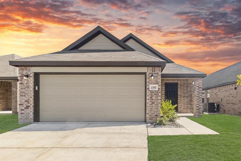 1505 Romans Road, Ennis, TX 75119 Main Photo