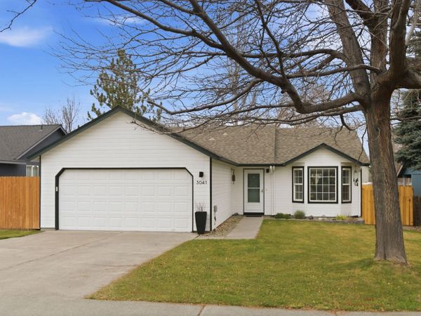3041 SW Salmon Avenue, Redmond, OR 97756