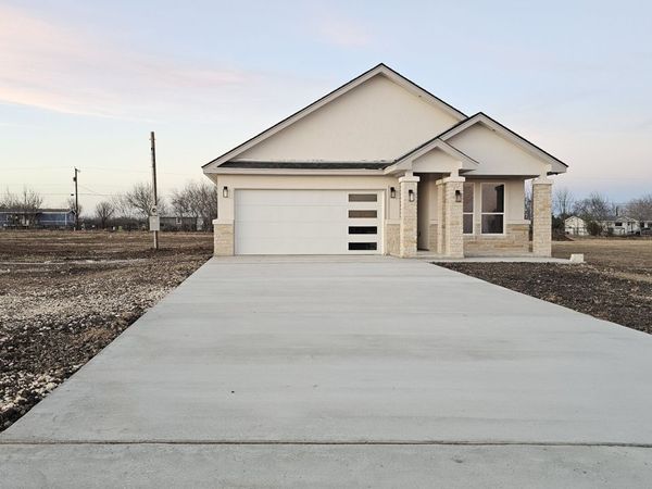 12611 Toro Dr, Atascosa, TX 78002