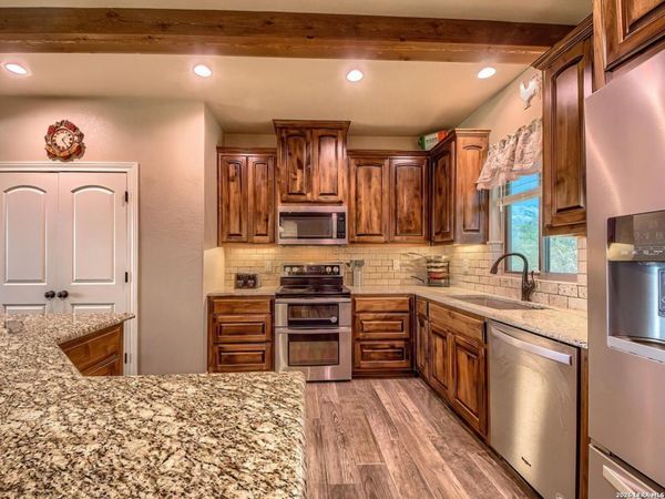 6197 Pfeil Rd, Schertz, TX 78154