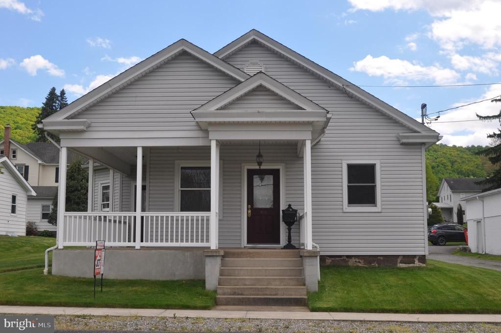 310 E CENTER STREET, MILLERSBURG, PA 17061