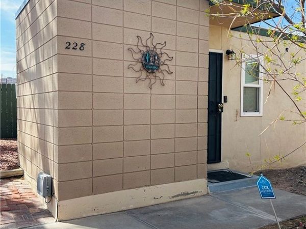 228 E Van Wagenen Street, Henderson, NV 89015