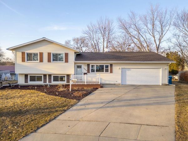 1906 Coachman Drive, Waterloo, IA 50701