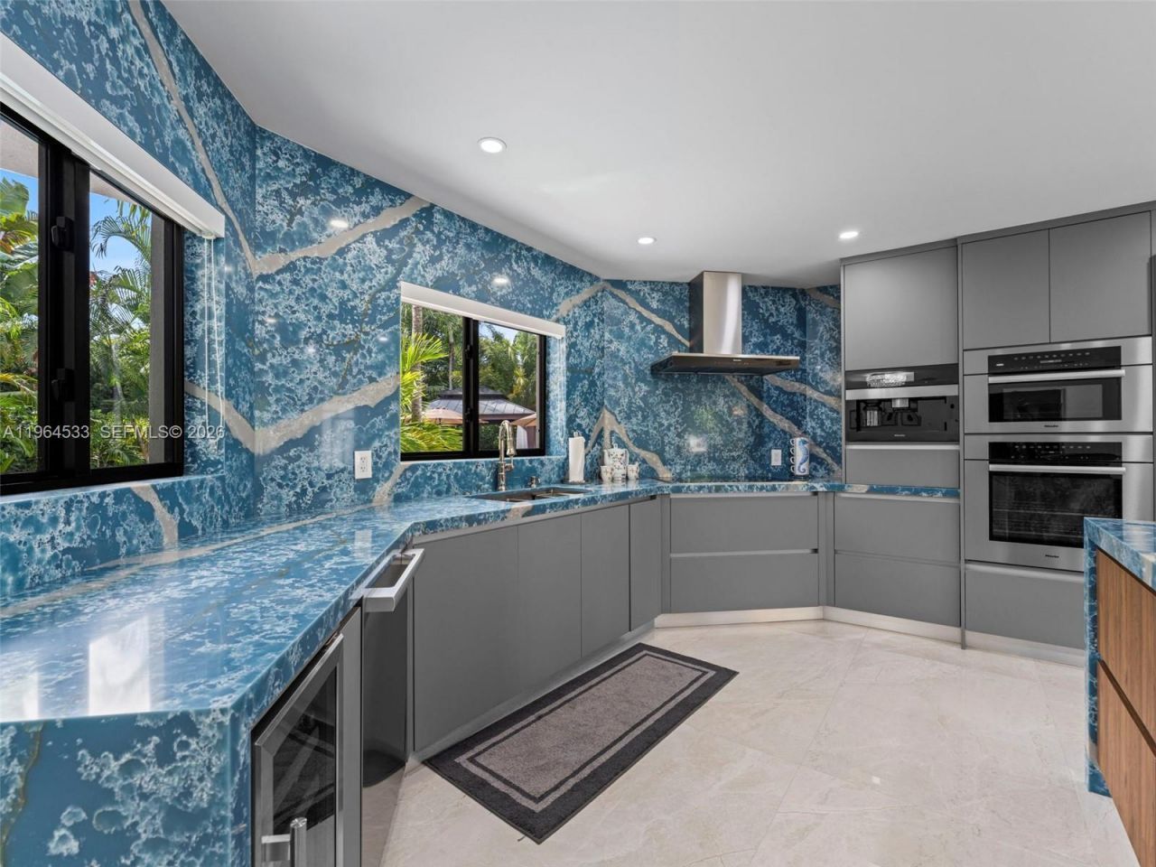 6180 Pine Tree Dr, Miami Beach, FL 33140 Photo