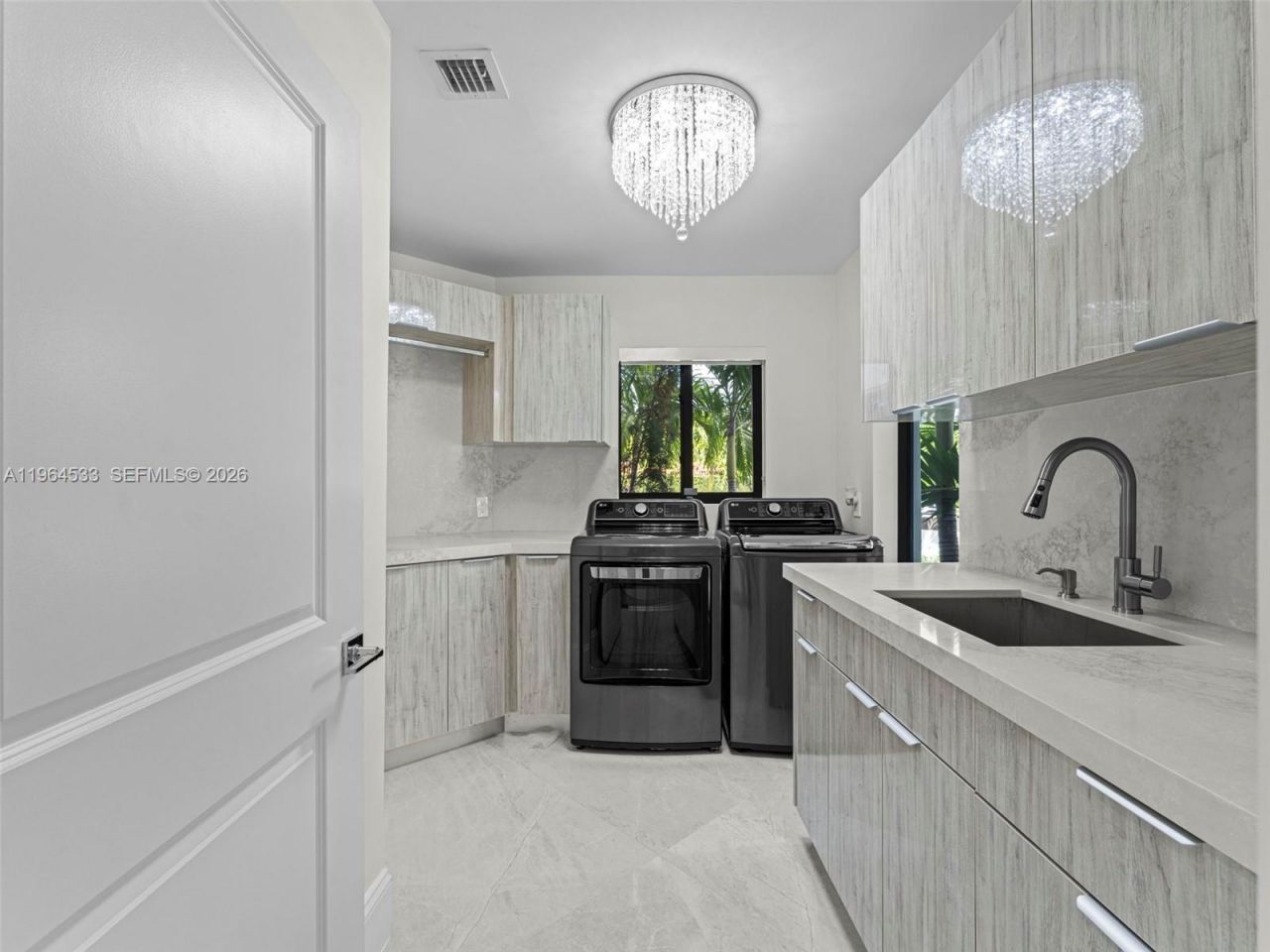 6180 Pine Tree Dr, Miami Beach, FL 33140 Photo